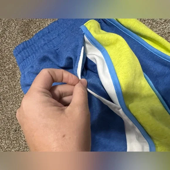 Nike Women’s Shorts - Picture 2 of 5